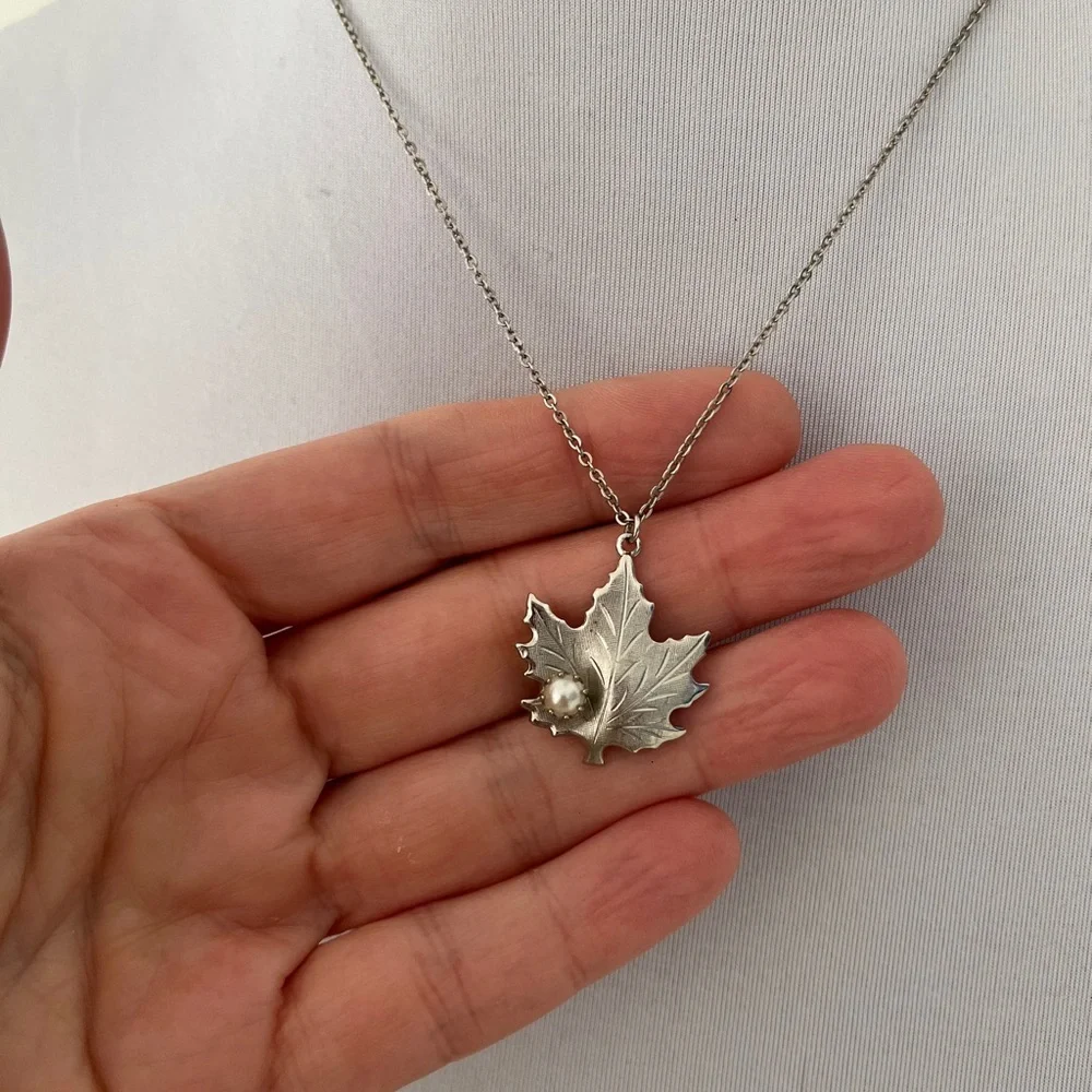 MAPLE LEAF Pendant Necklace Silver Tone Metal Faux Pearl Canadiana Dainty 16" - Picture 4 of 10